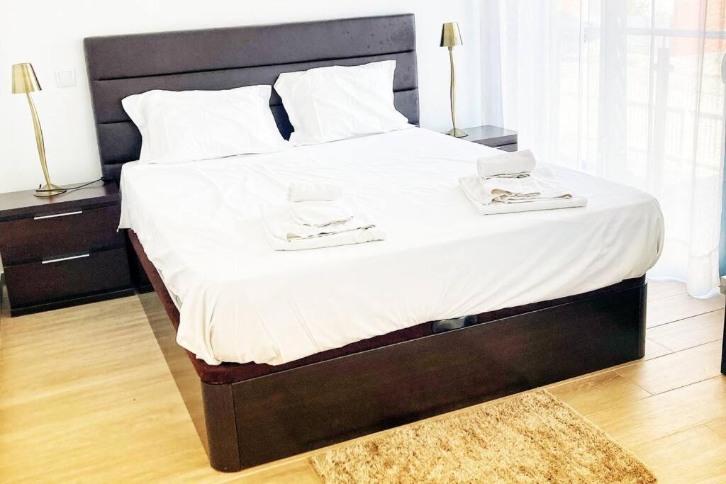 Vivenda Espacosa E Luminosa Villa Quelfes Ngoại thất bức ảnh
