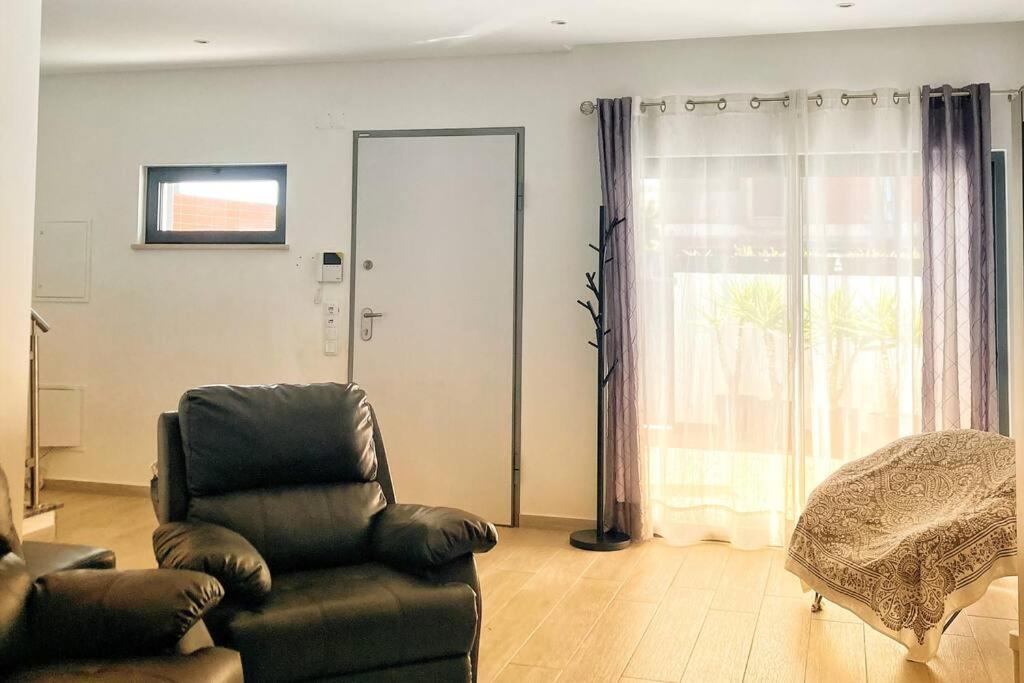 Vivenda Espacosa E Luminosa Villa Quelfes Ngoại thất bức ảnh