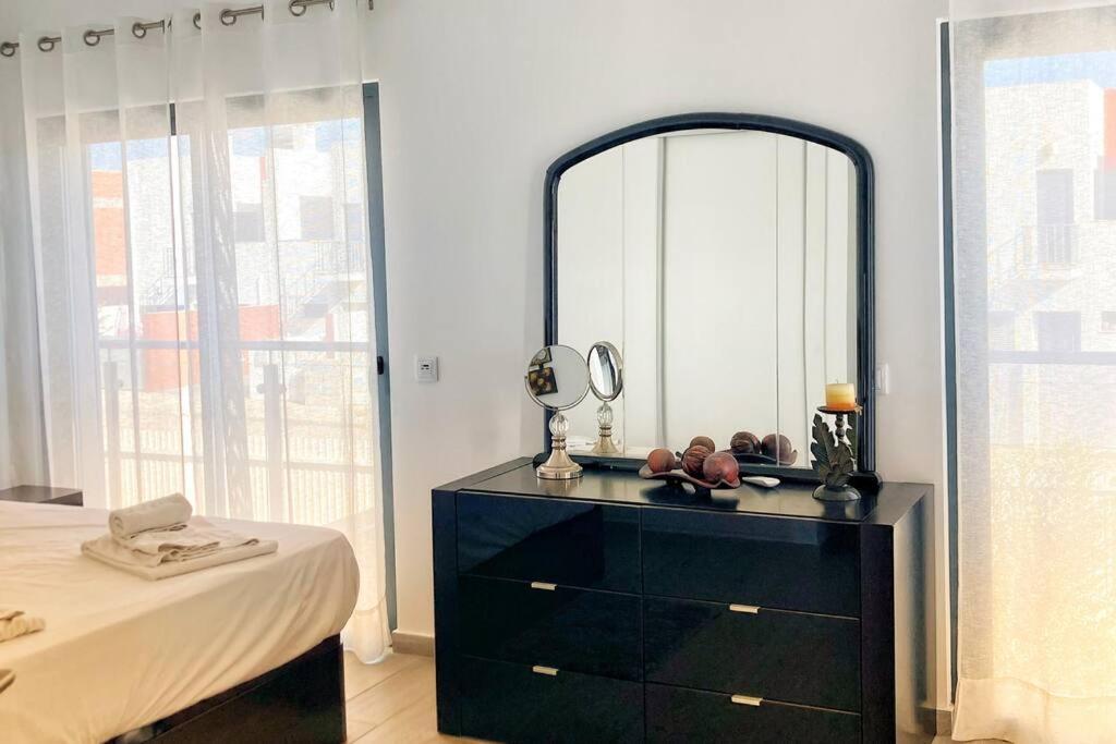Vivenda Espacosa E Luminosa Villa Quelfes Ngoại thất bức ảnh